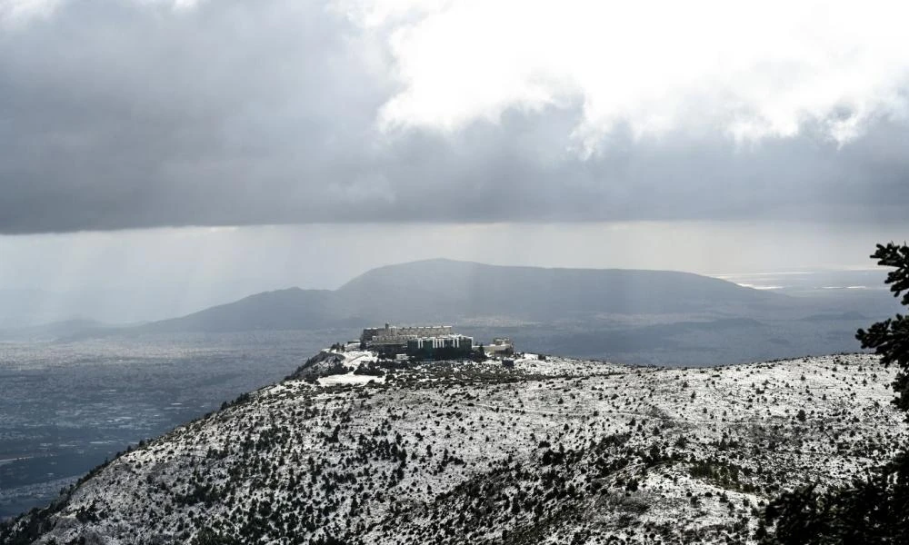 Βαρυχειμωνιά με χιόνια και χαμηλές θερμοκρασίες «τυλίγουν» την χώρα μέχρι και την Πέμπτη